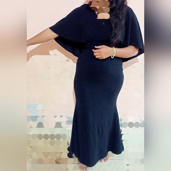 Party wear gown - Picture 5 of 7